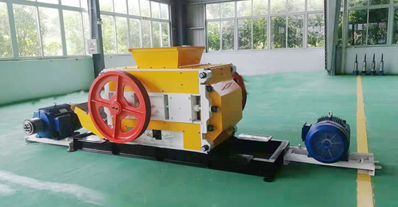 Fine Mill Roll Crusher Machine 30 - 50t / h กำลังการผลิตสำหรับการทำอิฐ