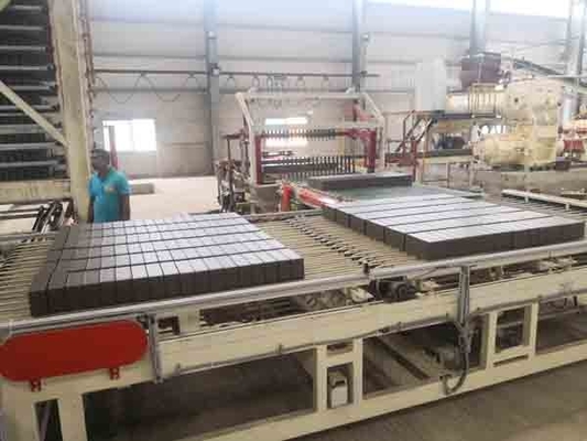 สายการผลิตเครื่องทำอิฐดินเหนียว 2.5 ~ 2.8MPa Extruding Pressure