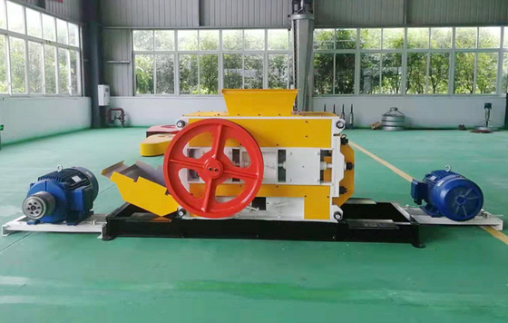 สายการผลิตอิฐดินเหนียวประหยัดพลังงานเครื่อง Crusher ม้วนความเร็วสูง