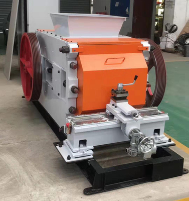 Fine Mill Roll Crusher Machine 30 - 50t / h กำลังการผลิตสำหรับการทำอิฐ