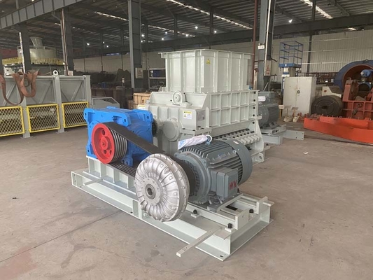 BBT AC Motor Double Toothed Roller Crusher 30 - 45m³ / h ความจุ