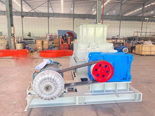 AC Motor Double Tooth Roller Crusher 30 - 45 m3 / H ความจุการประมวลผลวัตถุดิบ