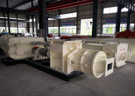 เครื่องทำอิฐบล็อกกลวงแข็งอัตโนมัติอย่างเต็มที่สูญญากาศ Extruding