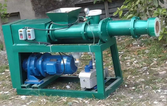 โลโก้ที่กำหนดเองสูญญากาศโคลน Pug Mill สำหรับกระเบื้องปูพื้นอิฐเซรามิกขนาดเล็ก