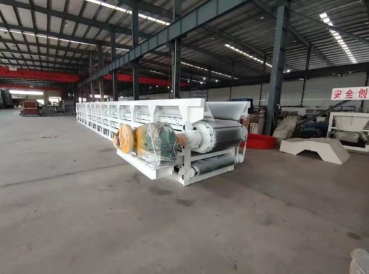 ความจุสูง การผลิตที่กําหนดเอง ตะกร้าดินอ่อน Box Feeder สําหรับเข็มขัดการให้อาหารความเร็วของ 5.2m / นาทีในการทําอ่อน