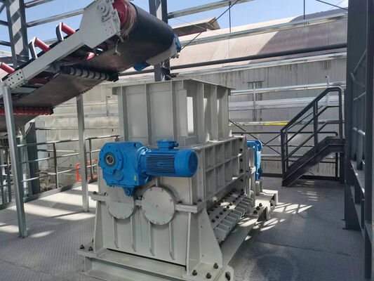 30 ถึง 120 ตัน/ชั่วโมง เครื่องบดม้วนสีเทาขีดขีดขีดขีดขีดขีด ผงบดวัสดุแท้สําหรับการผลิตอิฐดินจากผู้ผลิต BBT