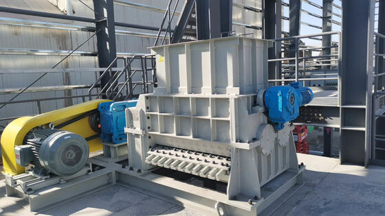 30 ถึง 120 ตัน/ชั่วโมง เครื่องบดม้วนสีเทาขีดขีดขีดขีดขีดขีด ผงบดวัสดุแท้สําหรับการผลิตอิฐดินจากผู้ผลิต BBT